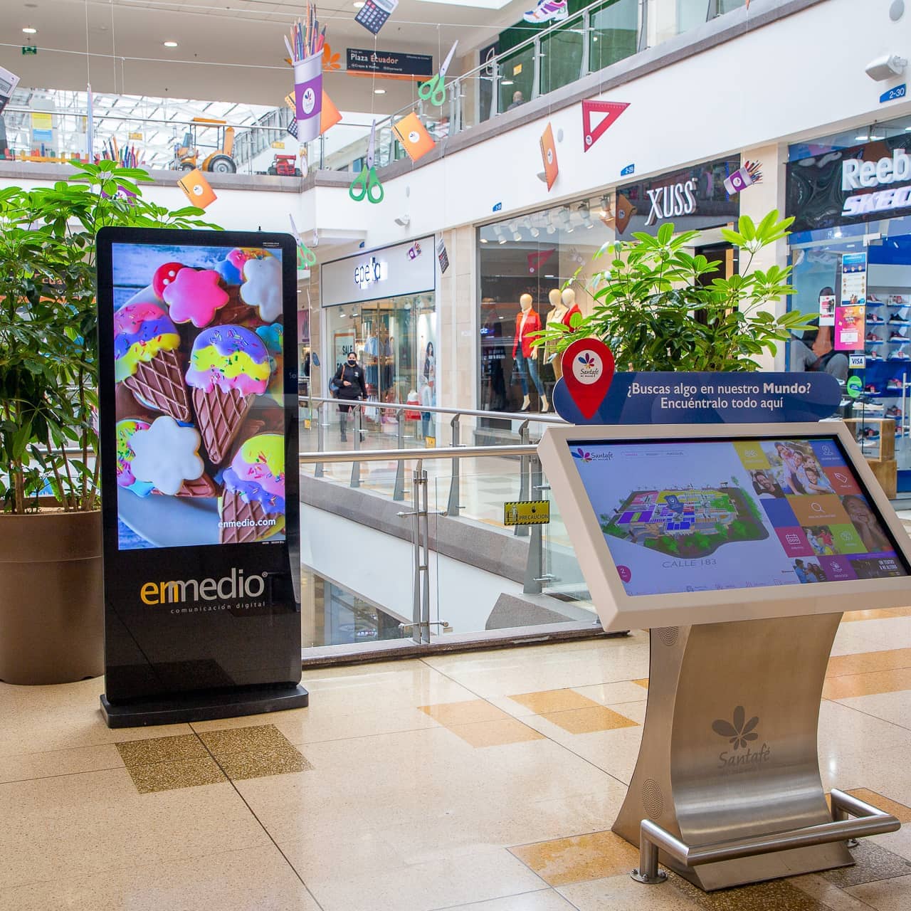 Canales de Publicidad DOOH 3 Pantalla Publicitaria en Centro Comercial Santafé Bogotá