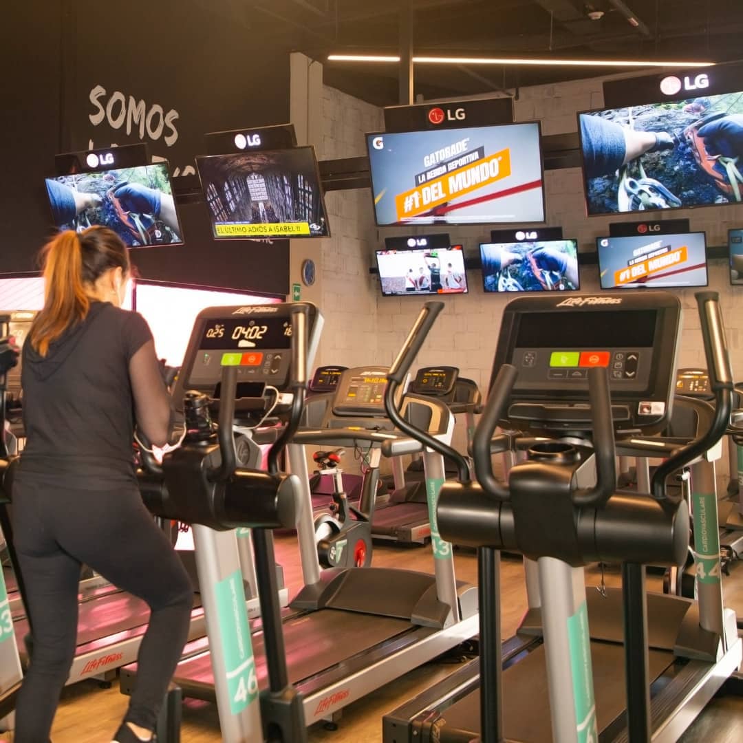 Canales de Publicidad DOOH 4 Pantalla publicitaria en Gimnasio