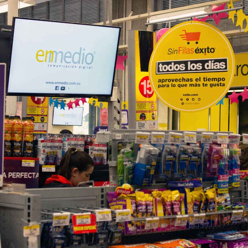 Canales de Publicidad DOOH 5 Pantalla publicitaria en supermercado éxito